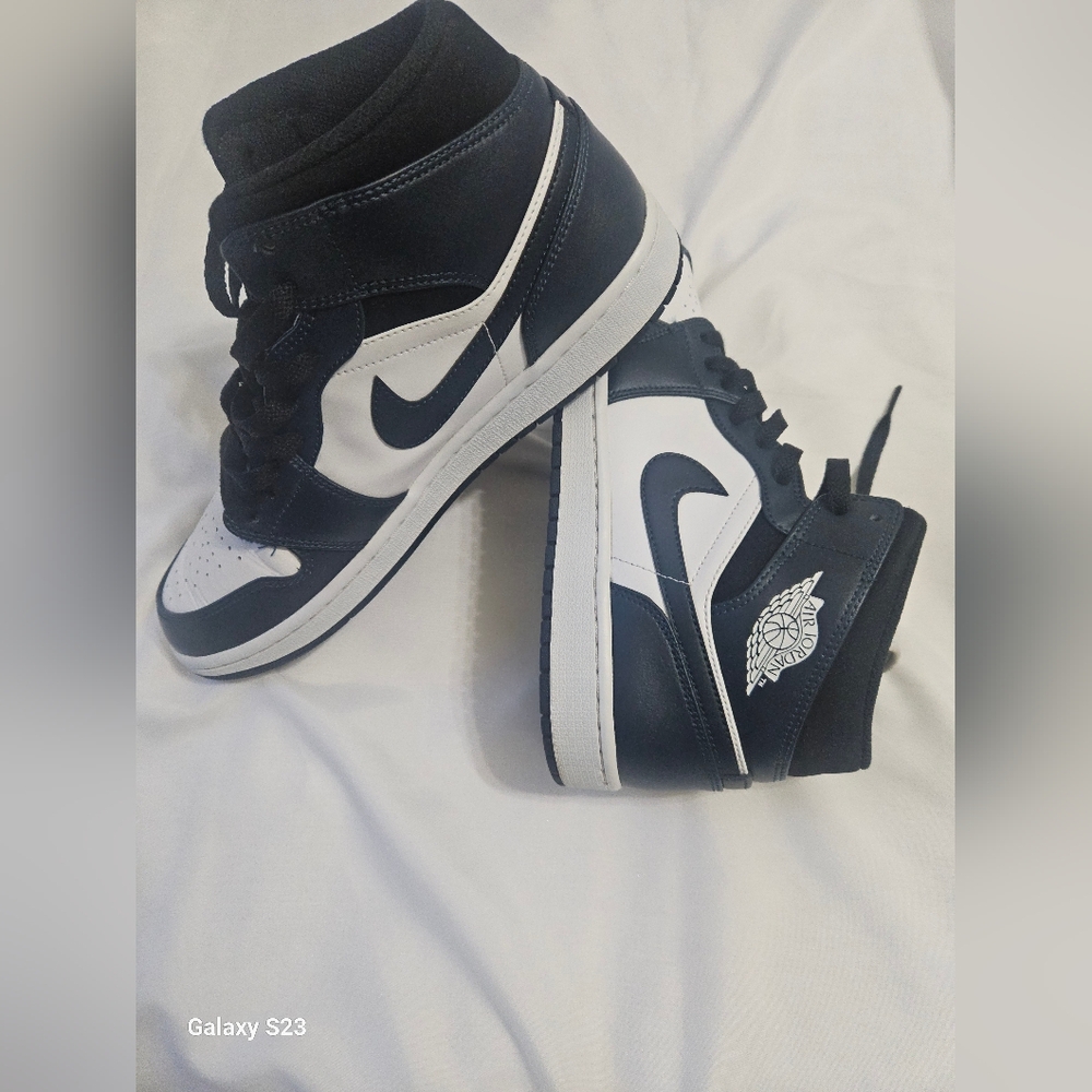 Nike Midnight Navy Jordan 1's
